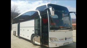 moderne Mercedes Reisebusse mit Fahrer mieten