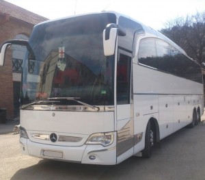 Mercedes Benz Bus mit Fahrer mieten